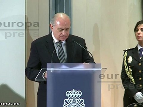 Fernández Díaz a Puig: Mossos deben cumplir la ley