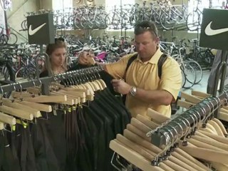 Fans, foundation stick by Armstrong amid scandal