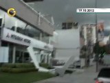 Fuertes vientos arrancan techo en concesionario de vehículos en Chacao