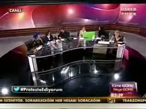 Pelin Batu'dan kürtçe Pankkartla Ne Mutlu Türküm Diyene