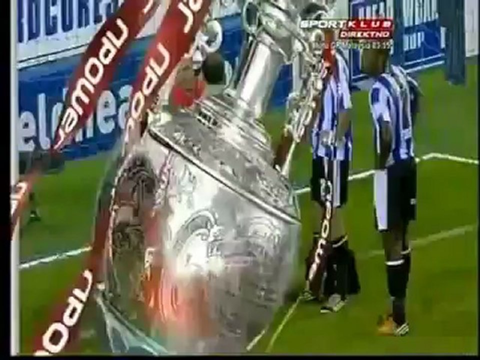 Leeds taraftarı, Sheffield Wed taraftarına saldırdı