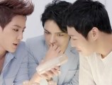 JYJ and Min Hyo Rin Floria Nutra Energy Toner full-length CF