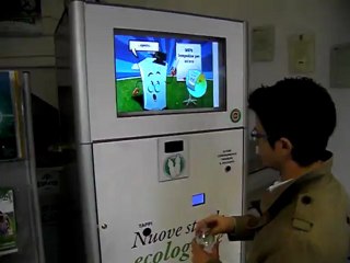 totem ecologico con schermo integrato per digital signage