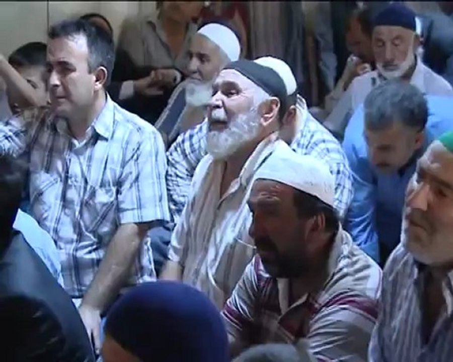 Arap efendim dergahta sohbet ederken