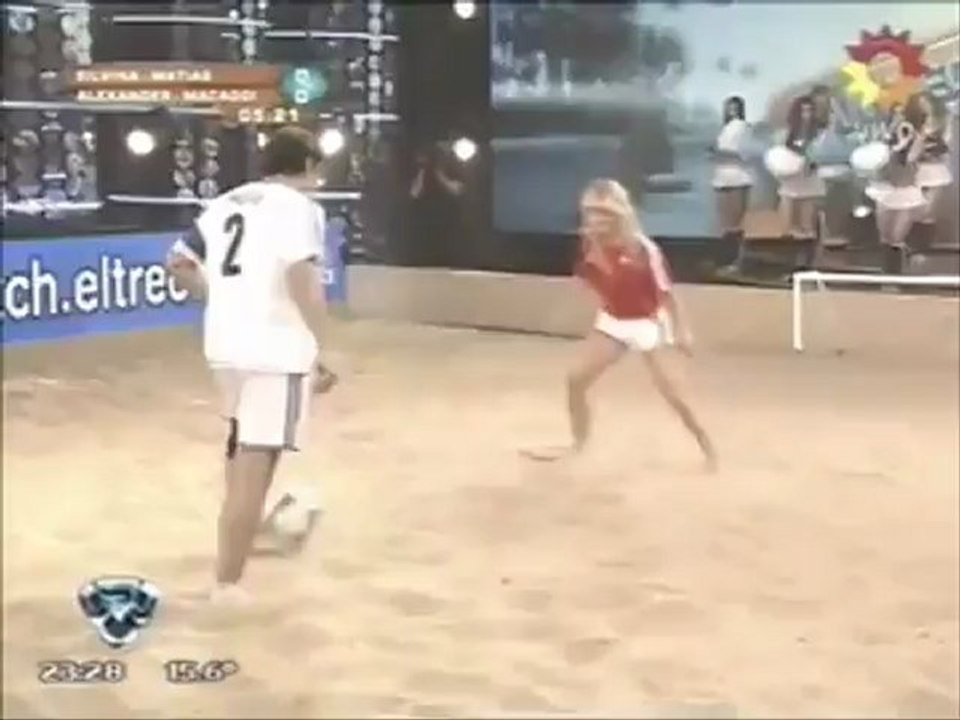 Matías Alé quiso festejar un gol con Silvina Escudero, ¡y lo sacó a golpes!