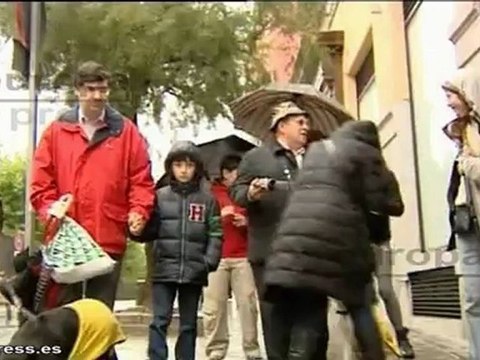 Decenas de perros guía pasean por Madrid