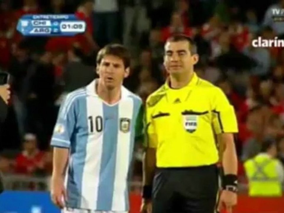 Insolite : même les arbitres veulent leur photo avec Messi !