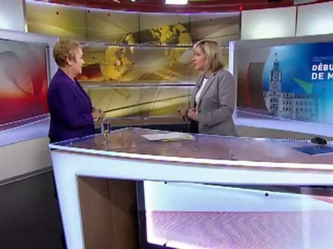 Pascale Nadeau s'entretient avec la première ministre du Québec, Pauline Marois.