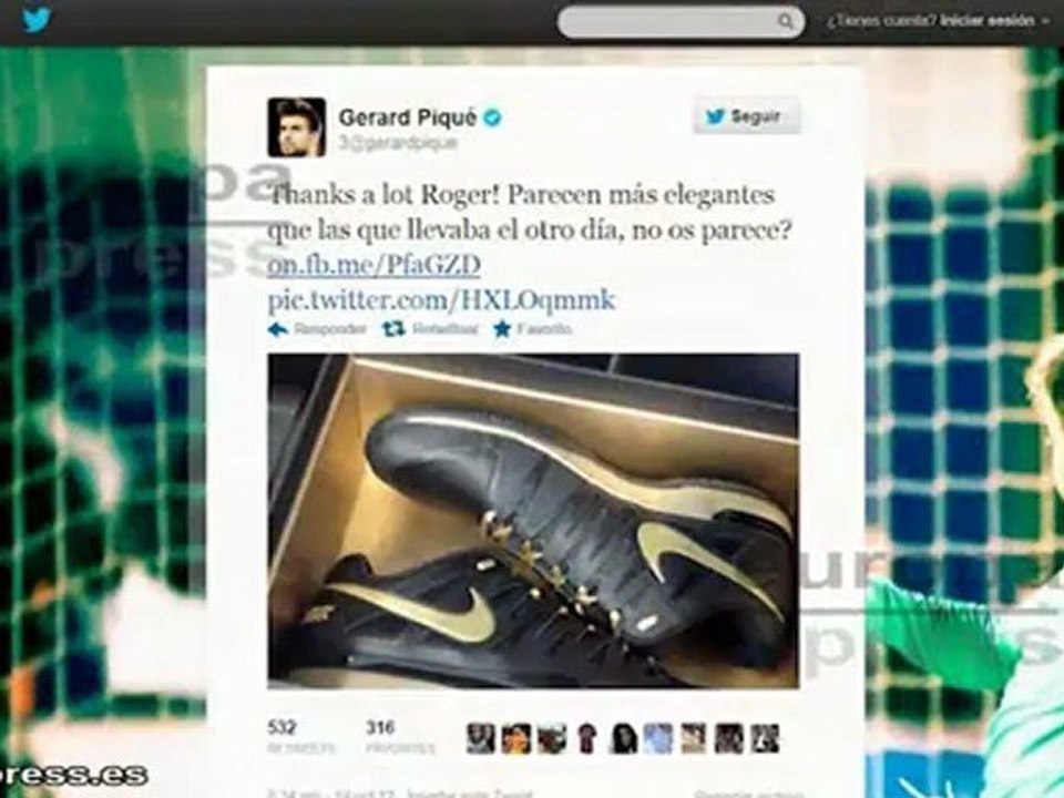 Federer le regala unas zapatillas a Piqué