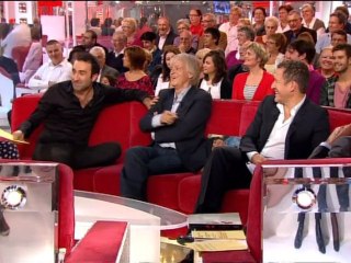 Mathieu Madénian, dans "Vivement Dimanche prochain" diffusé le (21/10/2012)