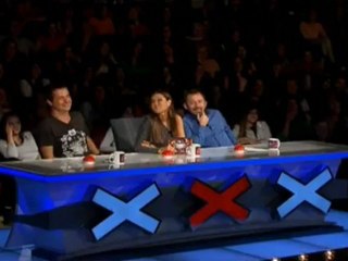 Cem Yılmaz'ın Tahtına Rakip: Atalay Demirci