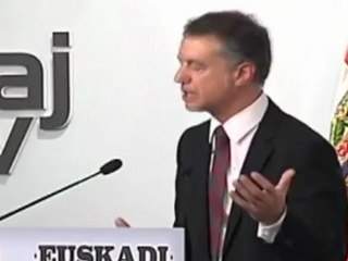 Urkullu llama a negociar el marco político entre gritos de independencia