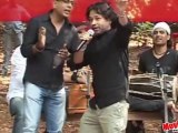 Kailash Kher Sings 'Mehangai Song' With Prakash Jha - Chakravyuh On Location