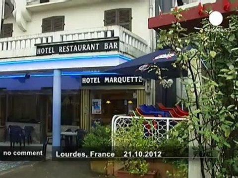 Lourdes: évacuation de pèlerins à la... - no comment