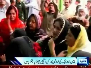 PML-N women wing chief organizer Dr Hamida Khanam left PML-N as she was not given seat on stage.