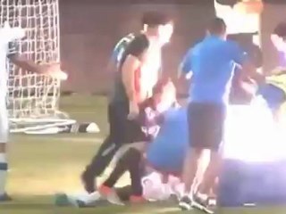 Joueur de football touché par une grenade