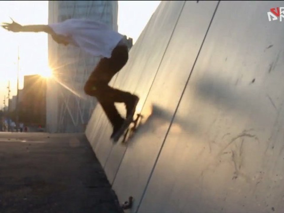 Barcelona Chicks  - Skate video - Cool Shoe Tricks & Chicks
