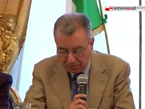 TG 22.10.12 Sull'Università del Salento è botta e risposta tra Emiliano e Mantovano