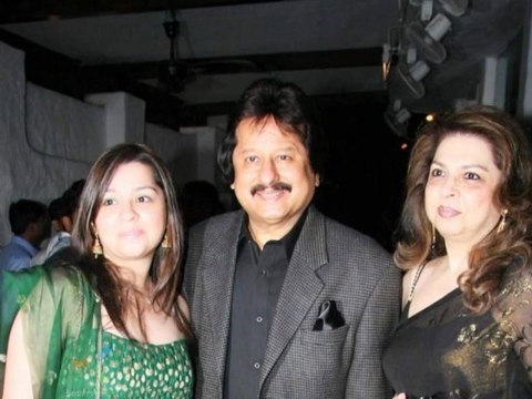 Ghazal Singer Pankaj Udhas To Lend His Voice For Marathi Movie - Entertainment News [HD]