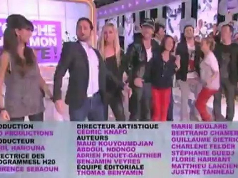 Gamelle d'un caméraman pendant le générique de Touche Pas à Mon Poste