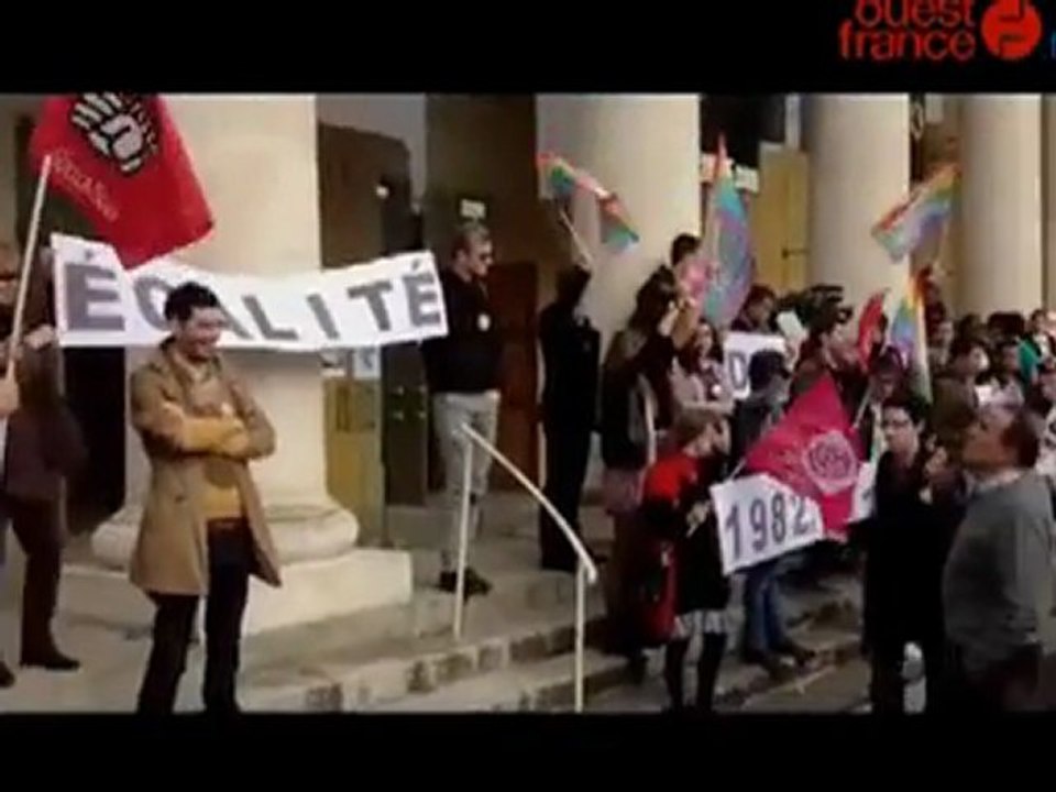 Contre-manifestation du MJS Vendée pour défendre le mariage et l'adoption pour tous - 23/10/12 - Vidéo Ouest-France