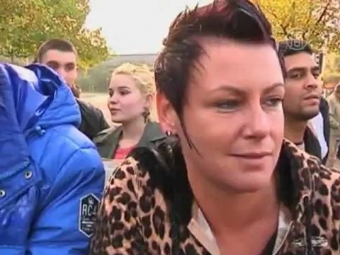 Жан-Клод Ван Дамм открывает памятник себе