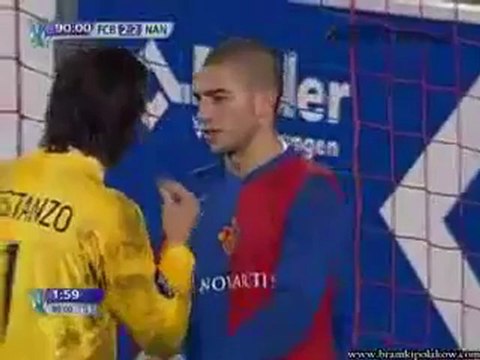 لاعب يتصدى لركلة جزاء بعد طرد الحارس.flv - YouTube