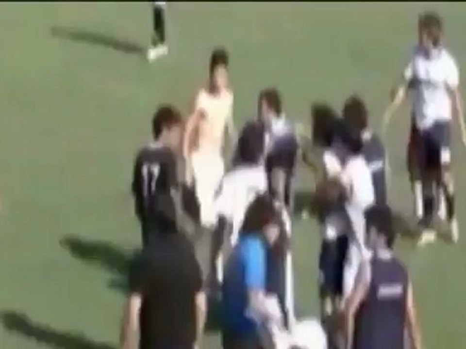 Massenprügelei - 36 Rote Karten