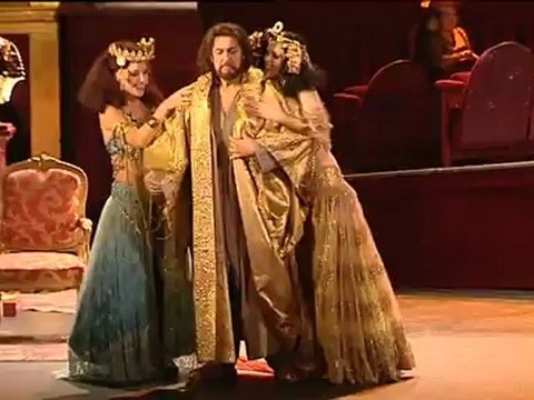 Plácido Domingo inaugura su festival en Sevilla con un rol positivo en Thäis