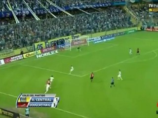 Anota un golazo tras un túnel