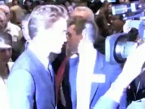 Celebrity Bytes: Robert Pattinson: Twilight Sex Scene is Pretty Ridiculous