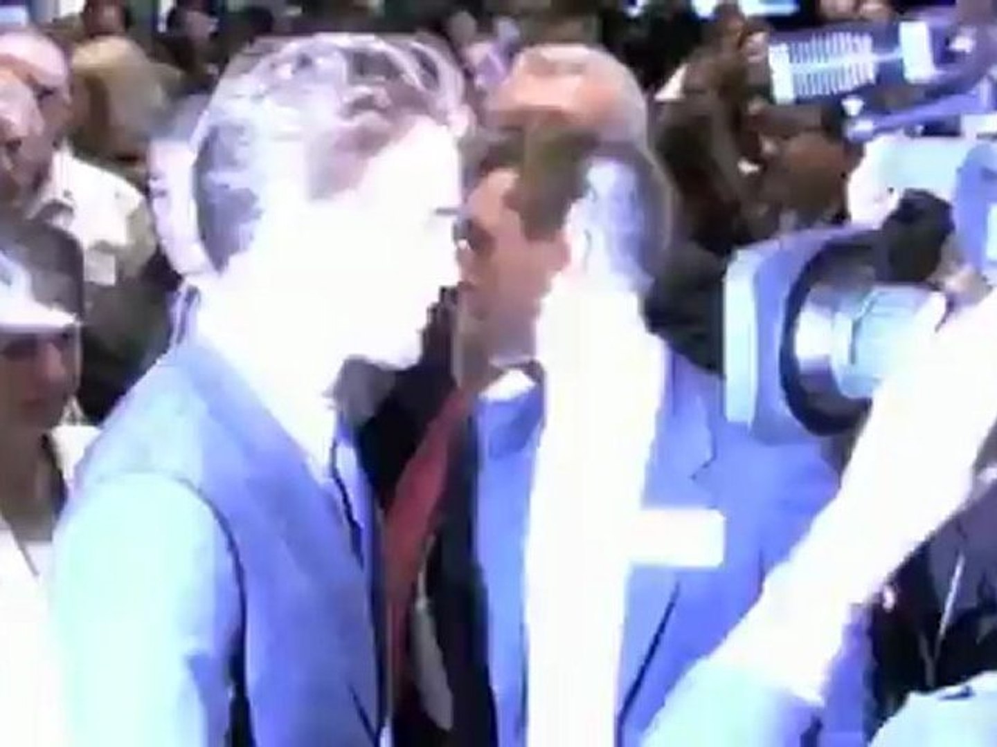 ⁣Celebrity Bytes: Robert Pattinson: Twilight Sex Scene is