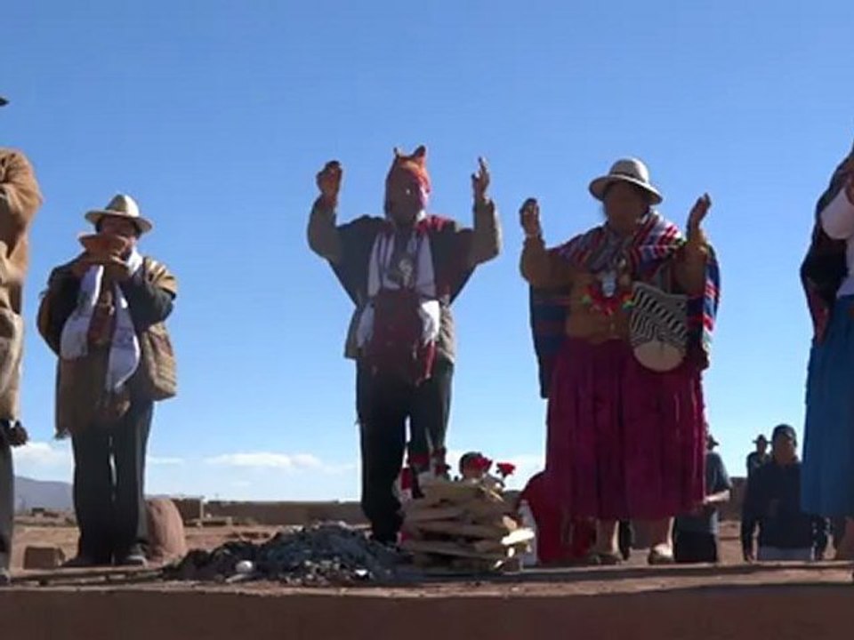 Bolivie- Ceremonie sur les ruines à Tiwanaku