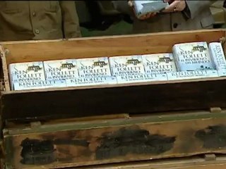 Ken Follet quiere que la gente apague el televisor y lea sus libros