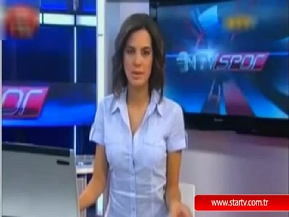 İçine mikrofon kaçan spiker - Hayrettin ' den - www.kekillicivideo.com