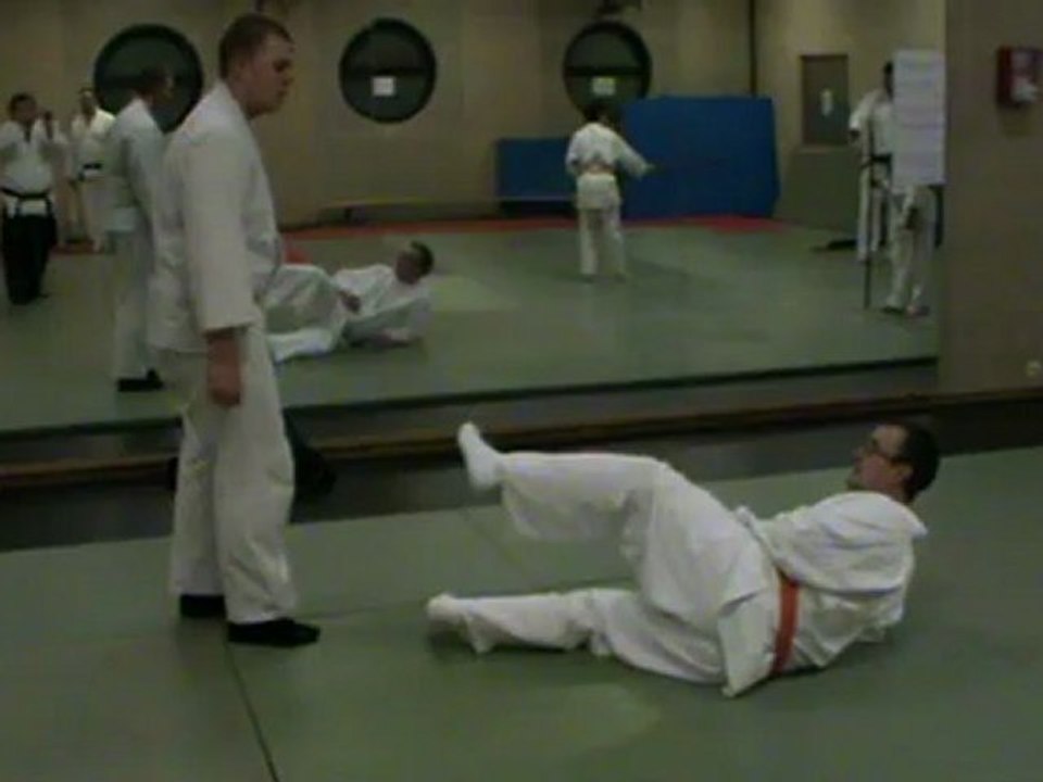 Sol contre debout : position garde au sol