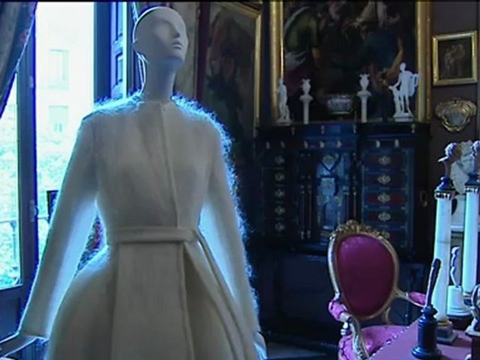 EFESTILO Moda y arte conversan en el museo