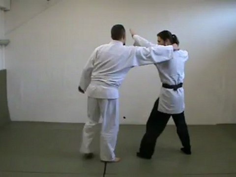 ushiro eri dori (henka oshi) : uchi sabaki