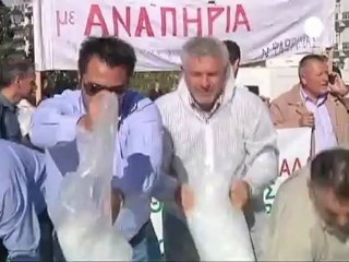 Grèce : le gouvernement présente son nouveau budget...