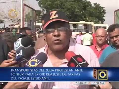 Transportistas protestan frente a sede de Fontur en el Zulia para exigir reajuste de tarifa del pasaje estudiantil
