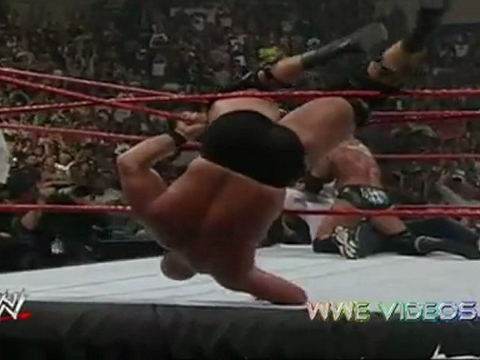 WWE STONE COLD GETS STUCK BETWEEN ROPES AND HHH HELPS HIM GET OUT OF THAT PROBLEM
