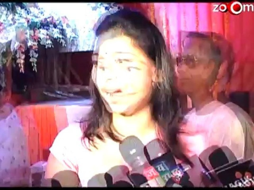 Kajol, Tanuja & Tanisha celebrate Durga puja