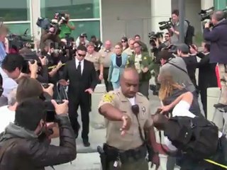 Lindsay Lohan vole pour 15 000 dollars de vêtements sur le plateau de Scary Movie 5