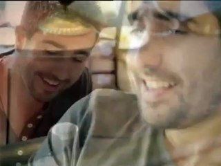 Alex Ubago presenta su nuevo videoclip "Ella vive en mí" 20121025 (Versión)