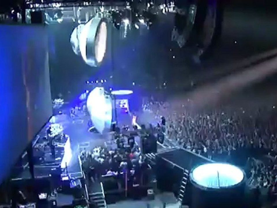 RIHANNA-Only Girl_Disturbia_ShutUpandDrive  ANTWERP SPORTPALEIS_(360p)