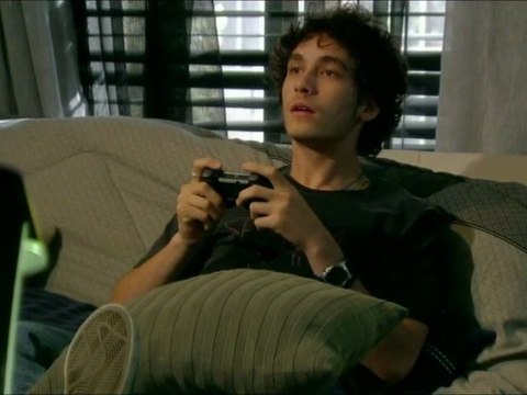 Orelha aconselha Dinho a parar de pensar em Lia e ficar com Ju