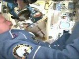 [ISS] Hatch Opening for Manned Soyuz TMA-06M
