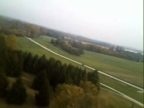 le 2012/10/25 camera embarquée sur quadrirotor au parc de miribel jonage (1er vol)