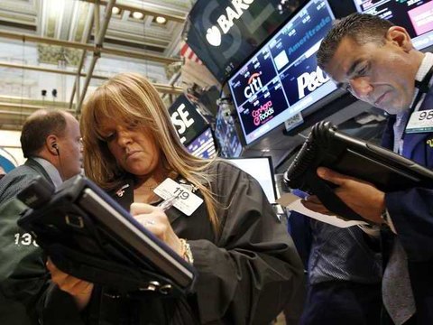 Wall Street Edges Up After Mixed Data