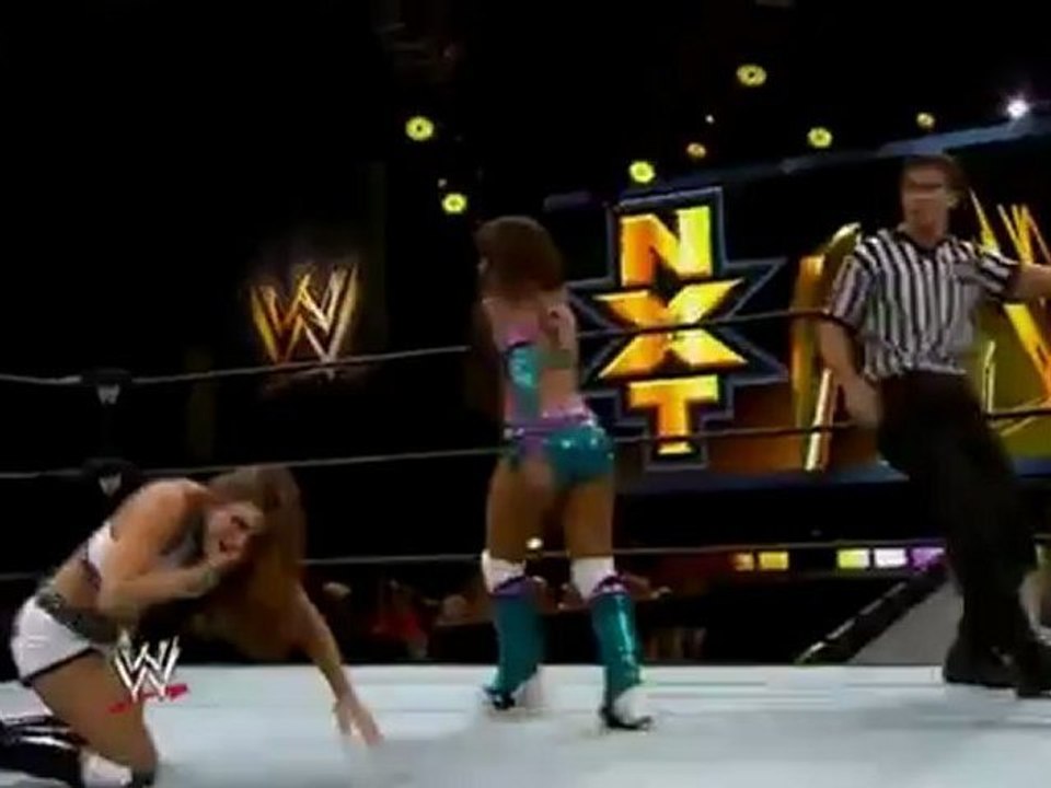 Layla & Alicia Fox Vs. Paige & Audrey Marie - WWE NXT 10/25/12